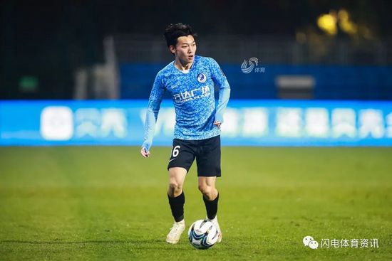 欧联-布莱顿1-0十人雅典AEK 佩德罗造点+点射制胜北京时间12月1日01:45，欧联小组赛第五轮布莱顿挑战雅典AEK的比赛，上半场弗格森低射造险，聚贝尔中柱，下半场若昂佩德罗造点+点射破门，加齐诺维奇直红，最终布莱顿客场1-0十人雅典AEK。